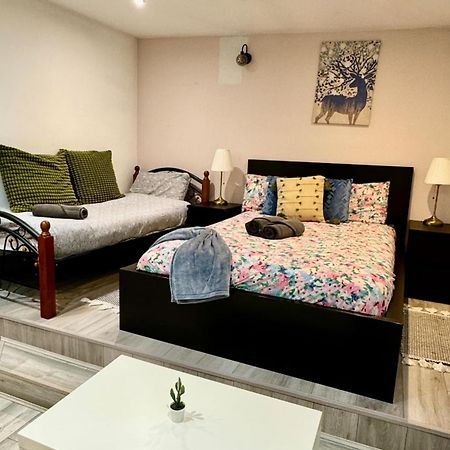 Appartamento Acton High Street Londra Esterno foto